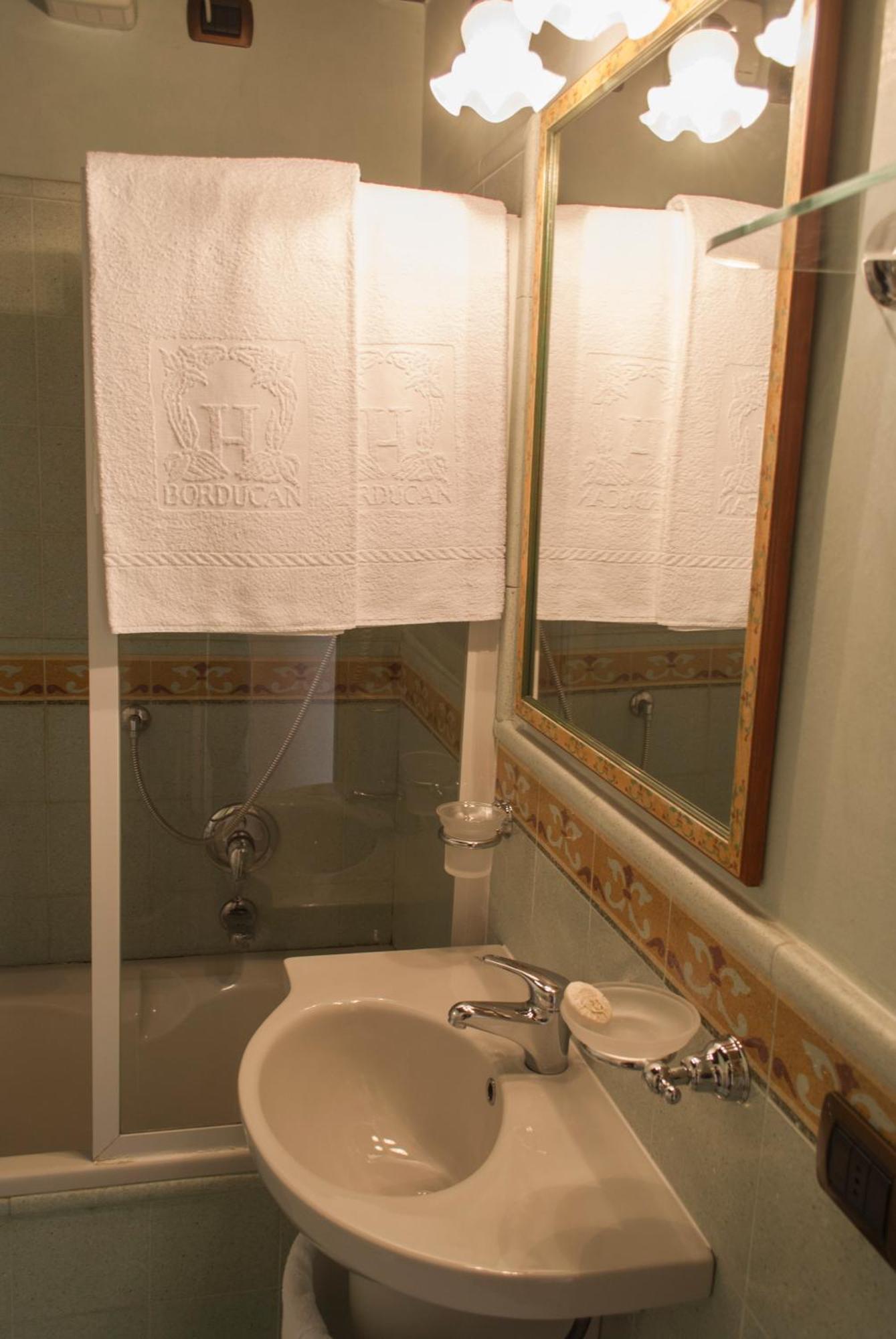 Double Room Lake View,322218241:JPEG